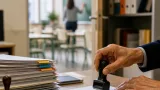 Madrid prepara un decreto para reforzar la autoridad del profesorado y agilizar sanciones en los centros