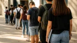 La tasa de paro juvenil baja al 23,33% pese a 27.100 jóvenes desempleados más en el verano