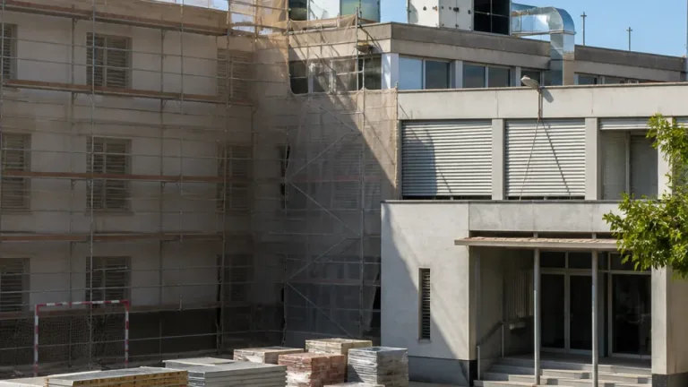 Madrid lanza un plan de 1.240 millones para climatizar y renovar los centros escolares en diez años